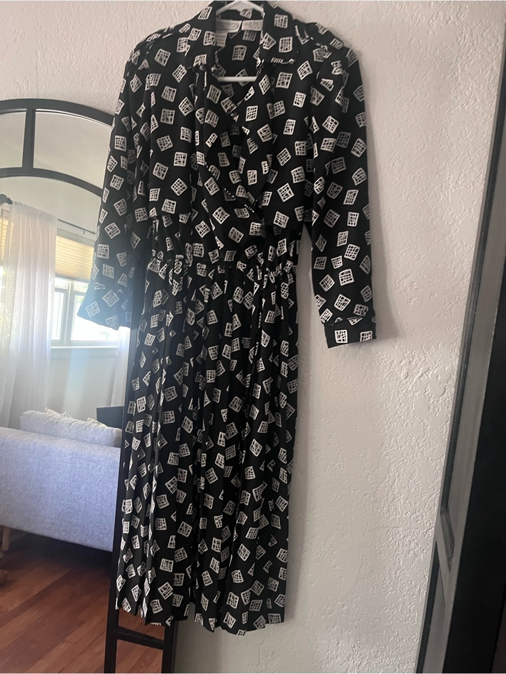 Vintage Black and White Patterned Long Sleeve art deco